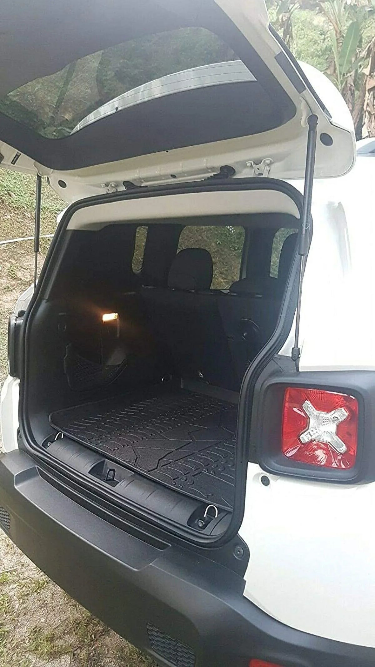 EACCESSORIES EA Cargo Liner – Trunk Mat for Jeep Renegade 2015-2023 – atmospheric conditions-impervious Trunk Mats for Cars with Raised Lip – Non-Slip Car Trunk Mat Rubber – Easy to Install – Laser Pre-Cut Design