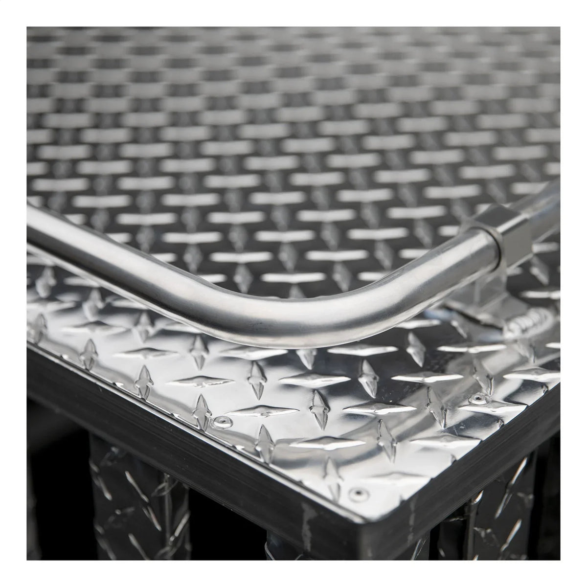 UWS/United Welding Services DB-3636 UWSDB-3636 ONE DOOR DIAMOND PLATE ALUMINUM SOUTHERN DOG BOX (36X36 SQUARE BASE 24IN TALL)