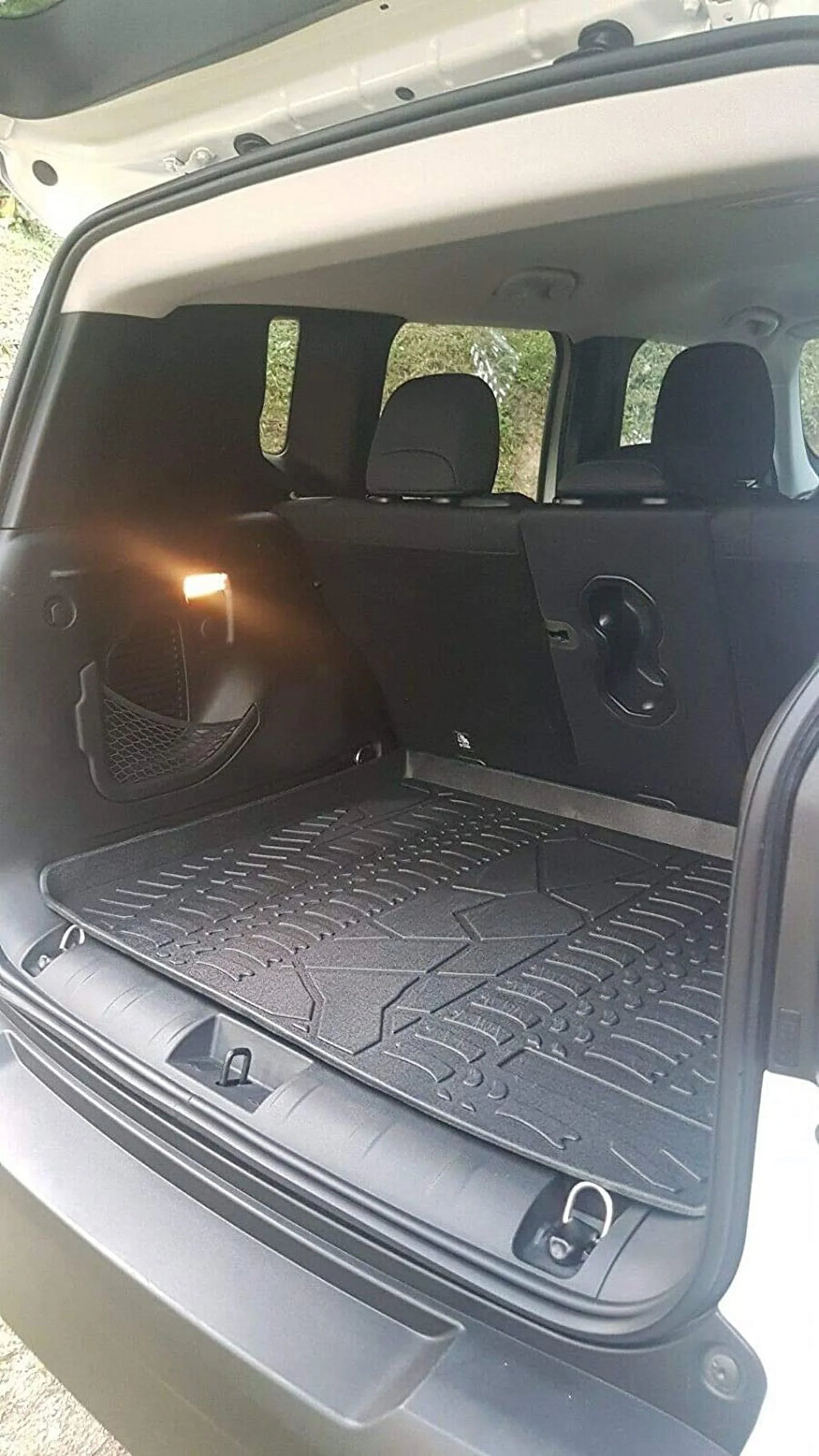 EACCESSORIES EA Cargo Liner – Trunk Mat for Jeep Renegade 2015-2023 – atmospheric conditions-impervious Trunk Mats for Cars with Raised Lip – Non-Slip Car Trunk Mat Rubber – Easy to Install – Laser Pre-Cut Design