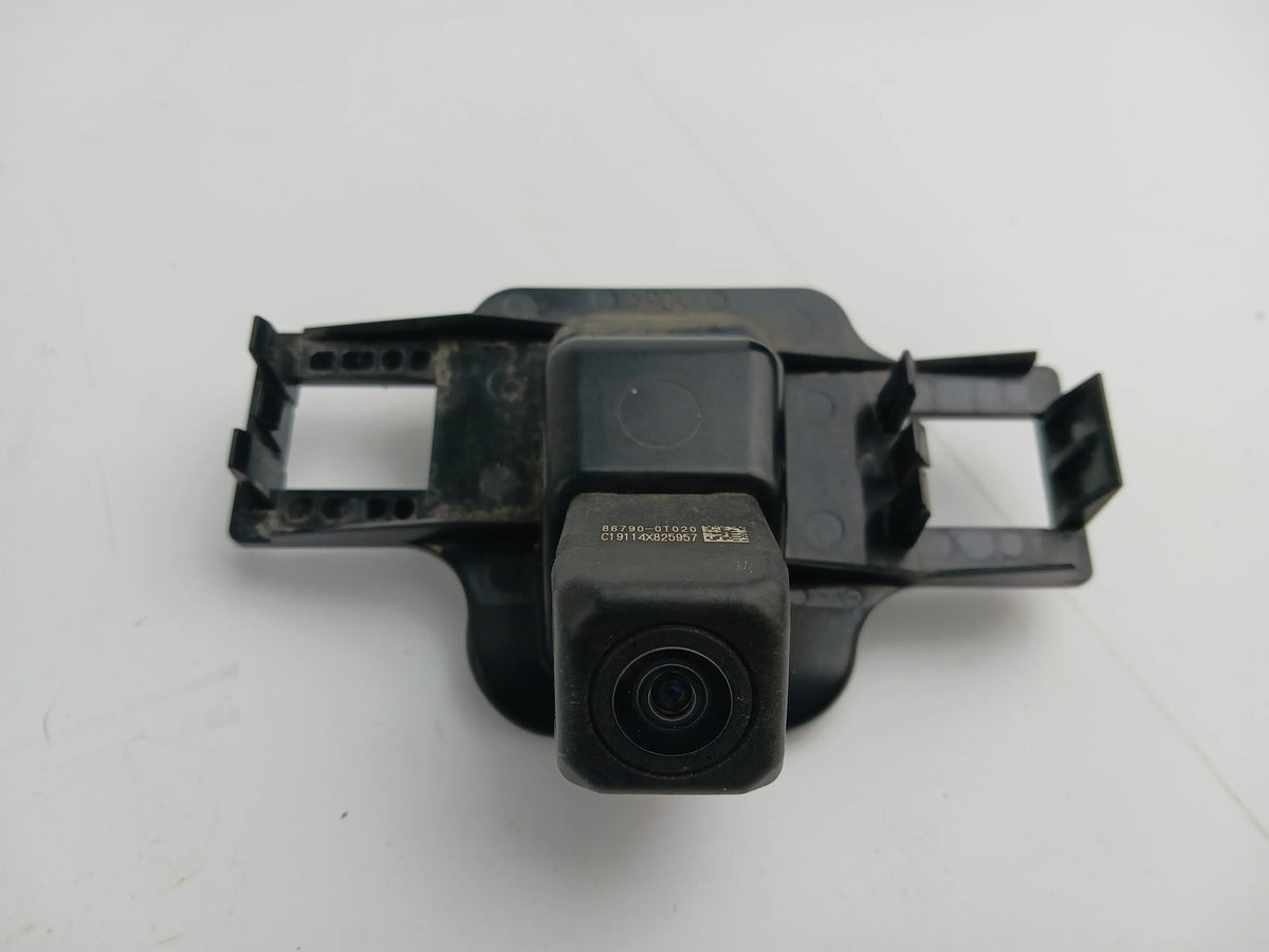 Pre-Owned 15 16  Venza Rear Backup Camera Assembly OEM (Good)